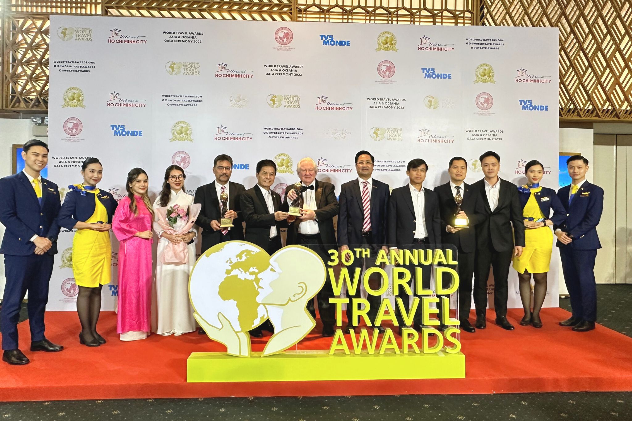 VIETRAVEL AIRLINES HONORED AS ASIAS LEADING LEISURE AIRLINE FOR TRAVEL