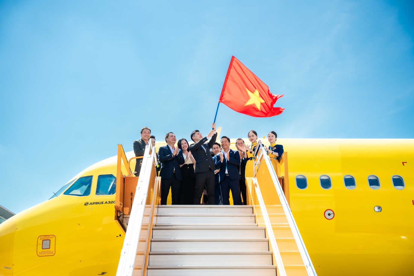 A group of people standing on stairs with a flag

AI-generated content may be incorrect.
