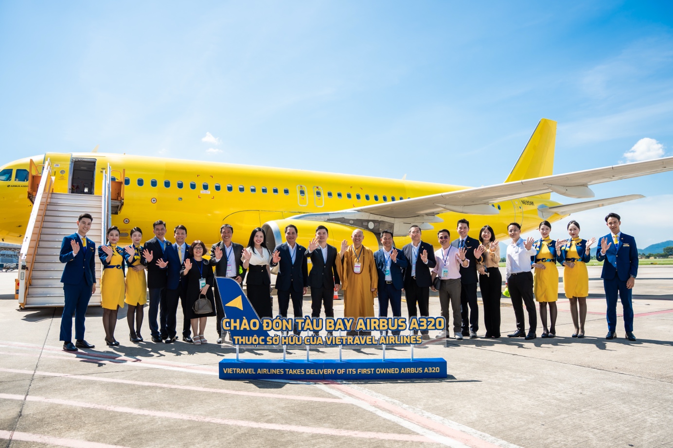 A group of people standing in front of a plane

AI-generated content may be incorrect.